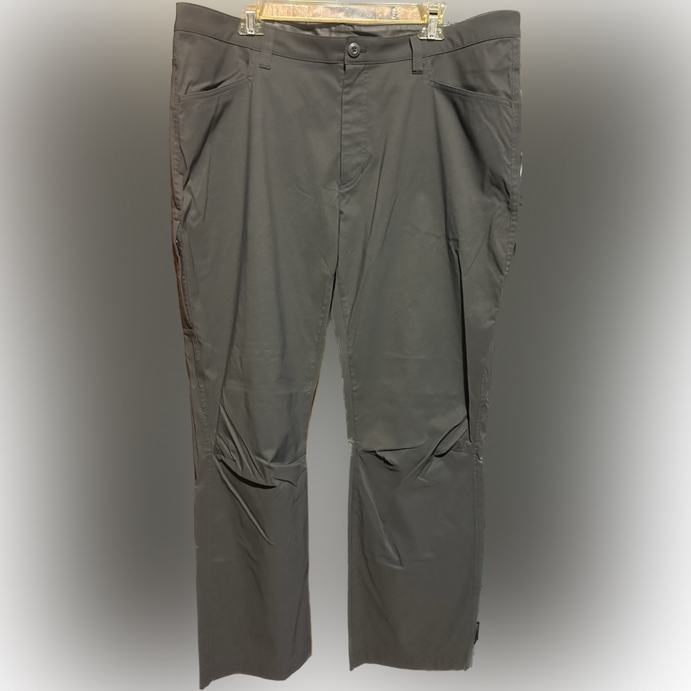 Eddie Bauer Men’s Tech pants.Gently used.Good condition.